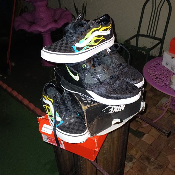 Vans - Picture 2 of 5